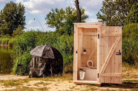 Outdoor toilet for comfortable toilet use 